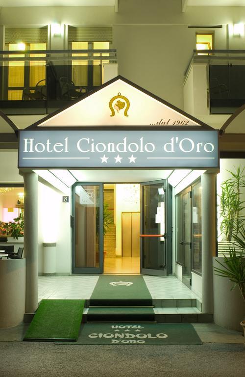 Hotel Ciondolo D'Oro Rímini Exterior foto